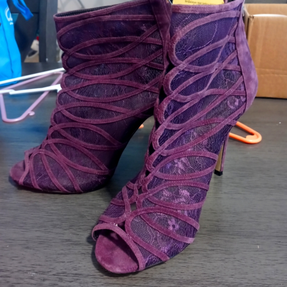 Heels - Picture 1 of 2